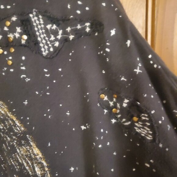 Free People Howlin Tee Womens Medium Washed Black Studded Embellished EUC - Picture 7 of 10